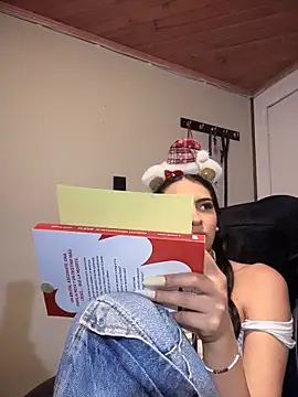 Hilary_pinkk's cam snapshot