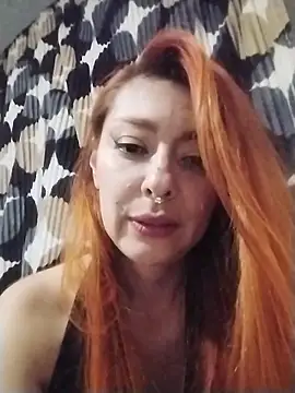 EmilyyRed's cam snapshot