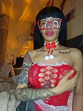 LucyMiax live sex cam