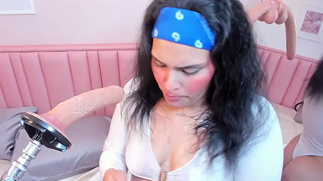 TIFFANY_GLOW__'s cam snapshot