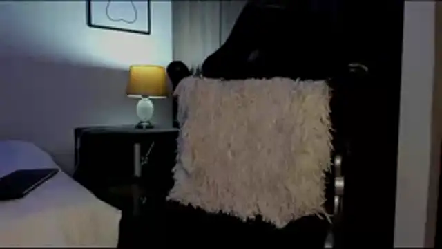 HollyEvanz's cam snapshot