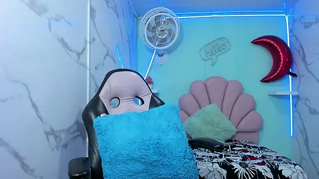 nicol_ross19's cam snapshot