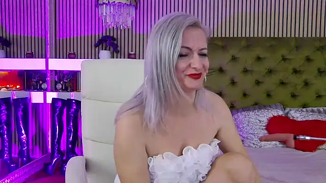 LadyTouch's cam snapshot