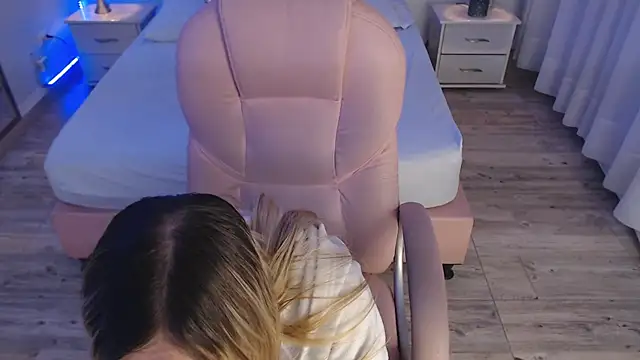 zoe_jones13's cam snapshot