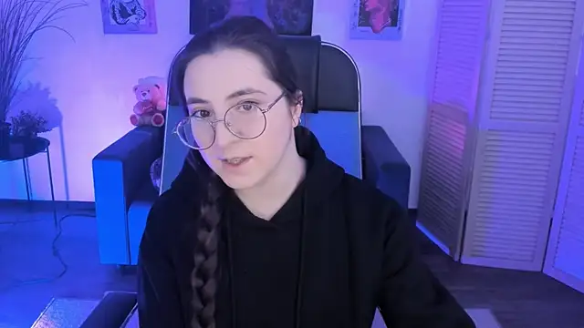 VirtuallVoyant live sex cam