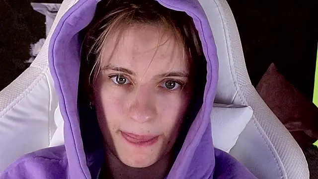 kaleriyaa_'s cam snapshot