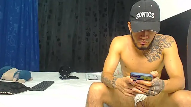 Hot_Sharks_ live sex cam