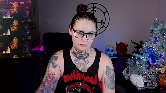 Emmybrightj_'s cam snapshot