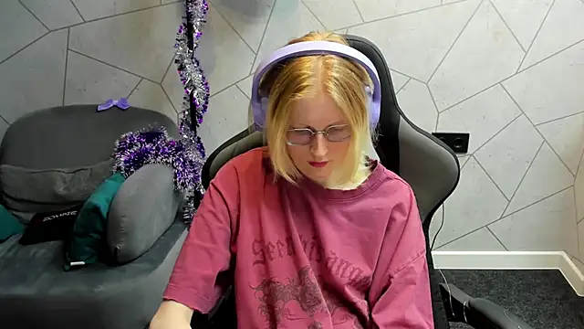 ElizabethHarpper's cam snapshot