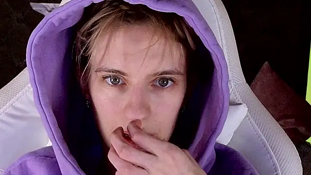 kaleriyaa_'s cam snapshot