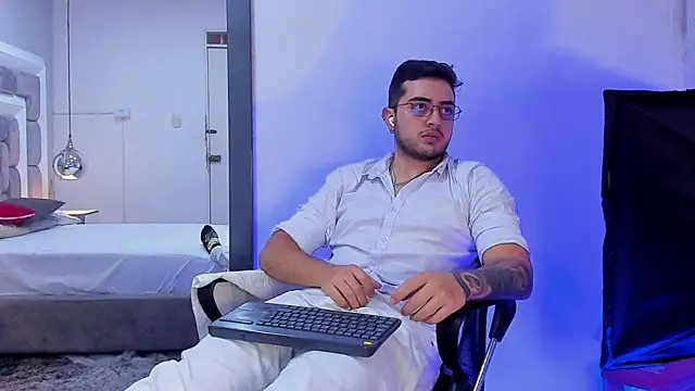 Ethan_Greys's cam snapshot