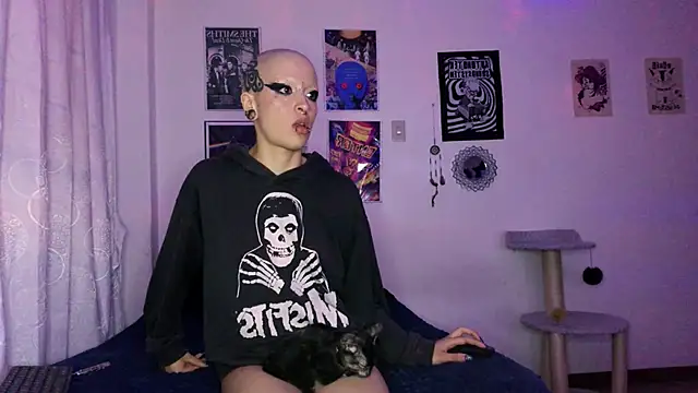 plutonbluemooon333 live sex cam