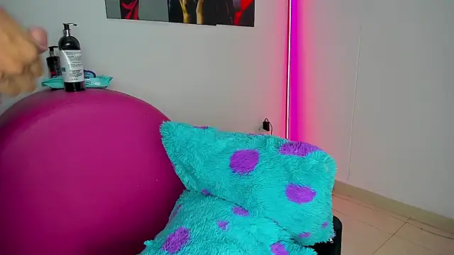 Lussy699 live sex cam