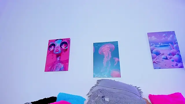 tyra_bankss_'s cam snapshot