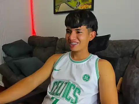 Mikke18 live sex cam