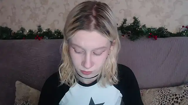 EnigmaSee live sex cam