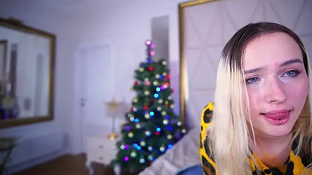 LilElfie's cam snapshot