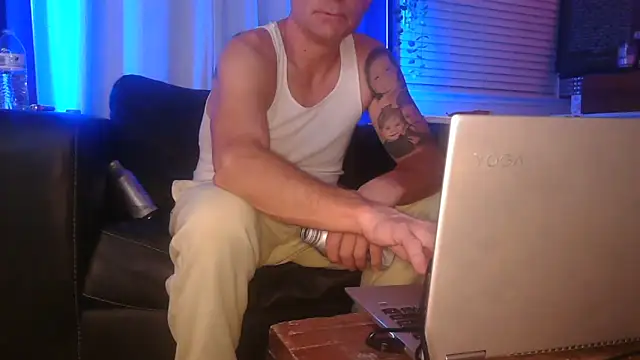 MISTERANDDEMI's cam snapshot