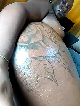 Hugemassivebootie's cam snapshot