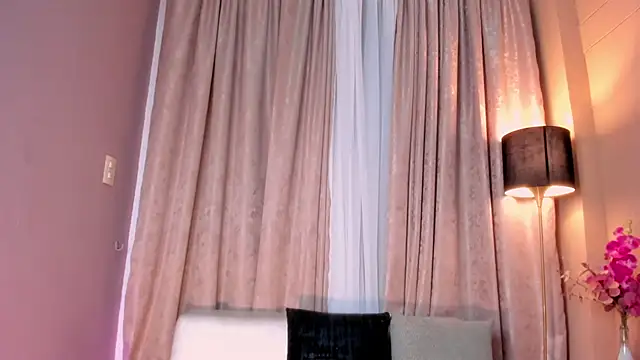 LaraGoldd's cam snapshot