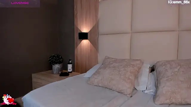 emma_fhox's cam snapshot