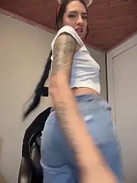 Hilary_pinkk's cam snapshot