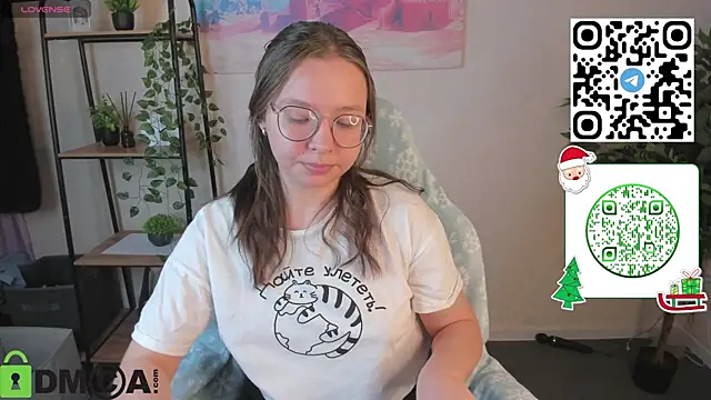 Nuura_Moore's cam snapshot