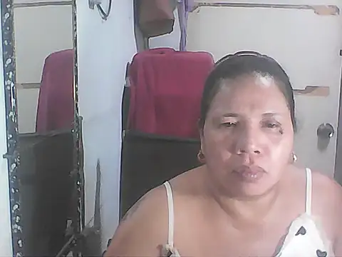 hotwet_mama4uxx's cam snapshot