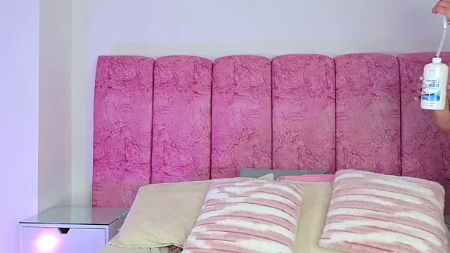 emmacurvy's cam snapshot