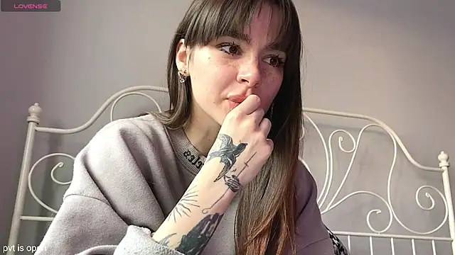 xx_lily's cam snapshot