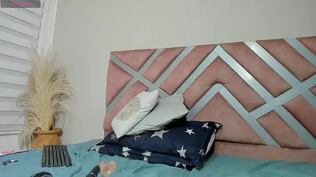 sophie_blake__'s cam snapshot