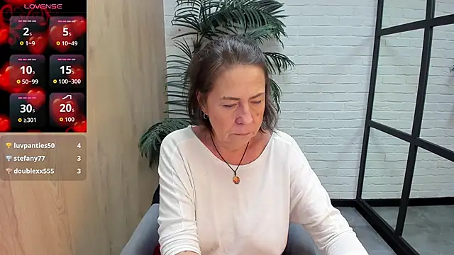 LindaPassionate live sex cam