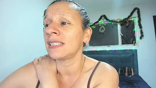 sofi_saliva2511 live sex cam