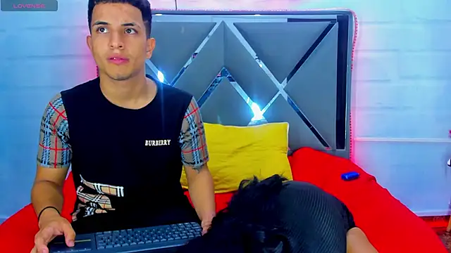 THREE_ENCHANTED live sex cam