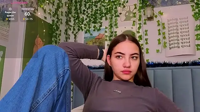 Fit_Brunette_'s cam snapshot