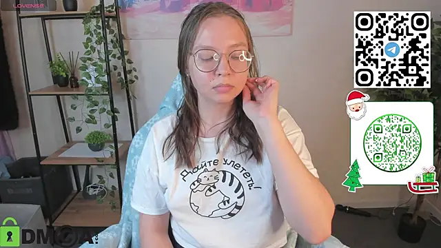 Nuura_Moore's cam snapshot