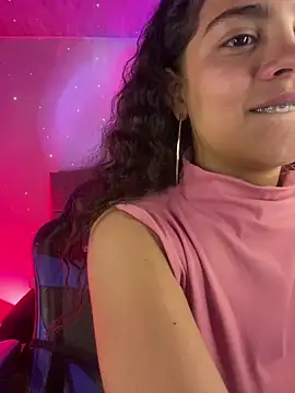 NINA_18_YEARS's cam snapshot