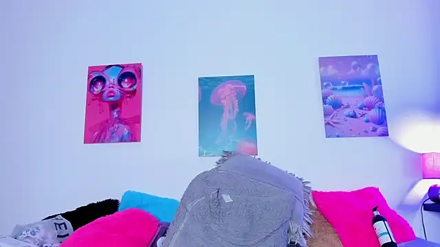 tyra_bankss_'s cam snapshot