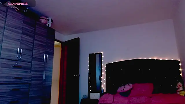 holy_juli live sex cam