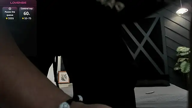 marco_garciia_'s cam snapshot