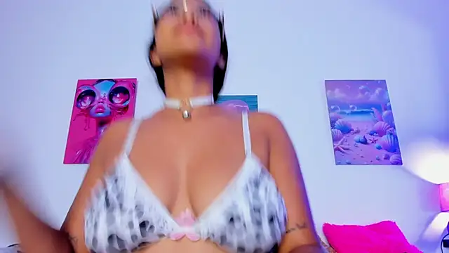 tyra_bankss_'s cam snapshot