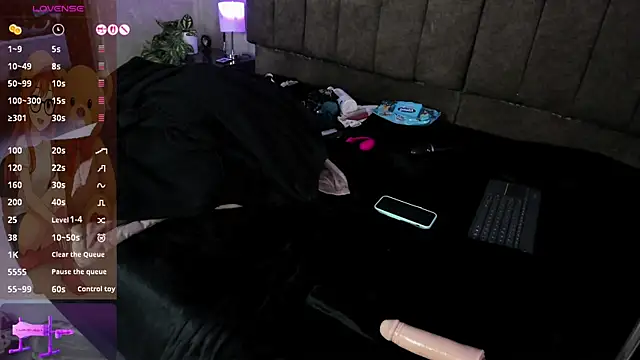 LanaMills_'s cam snapshot