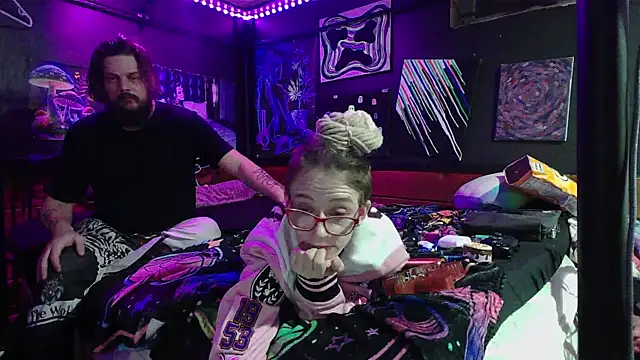 Stonermama666420 live sex cam