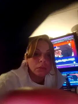 ShysluutGia live sex cam