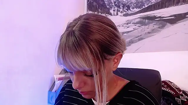 peyton_golden1's cam snapshot