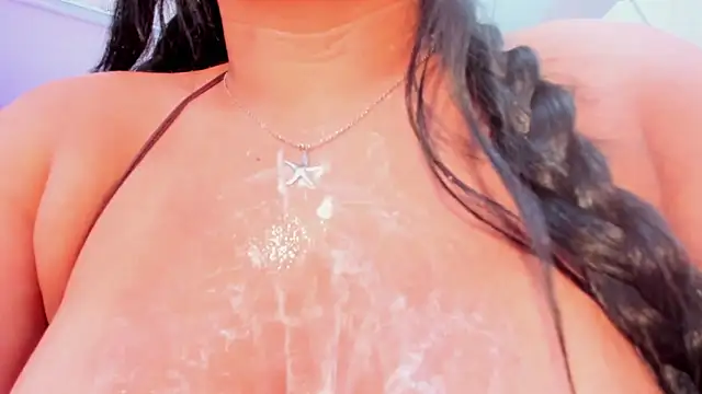 Red_lady's cam snapshot