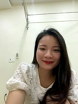 Bee_Yellow00's cam snapshot