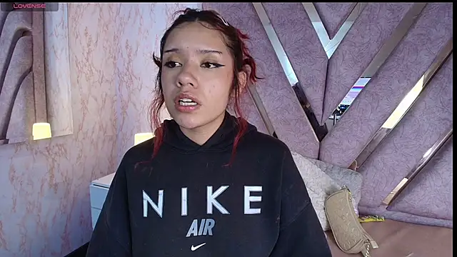 redd_pandaa's cam snapshot