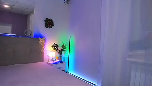 Laura_Leee's cam snapshot