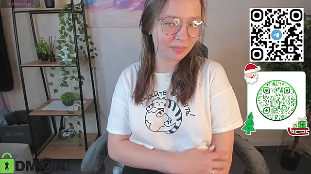 Nuura_Moore's cam snapshot